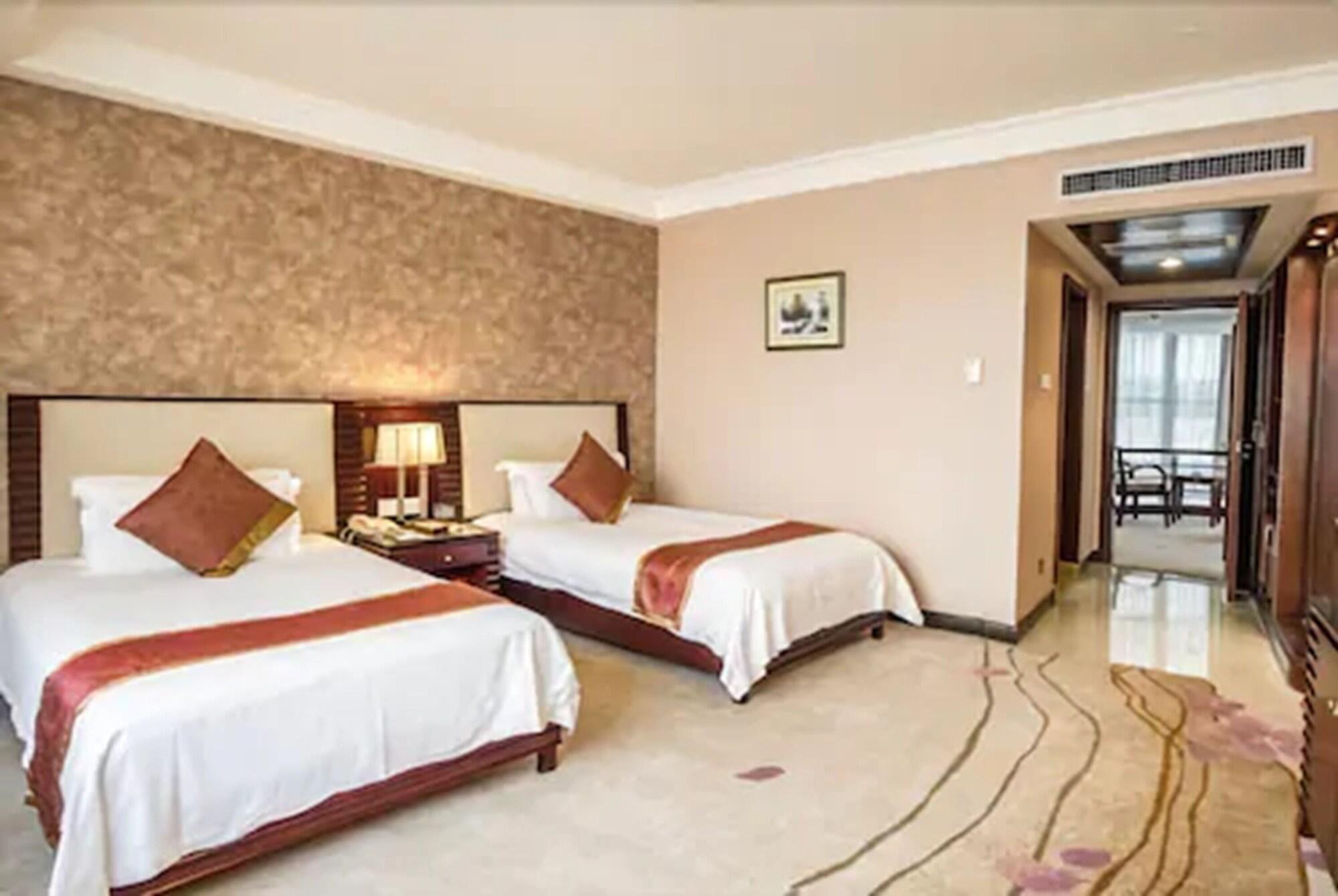 Hongyi Hotel Ухань Экстерьер фото