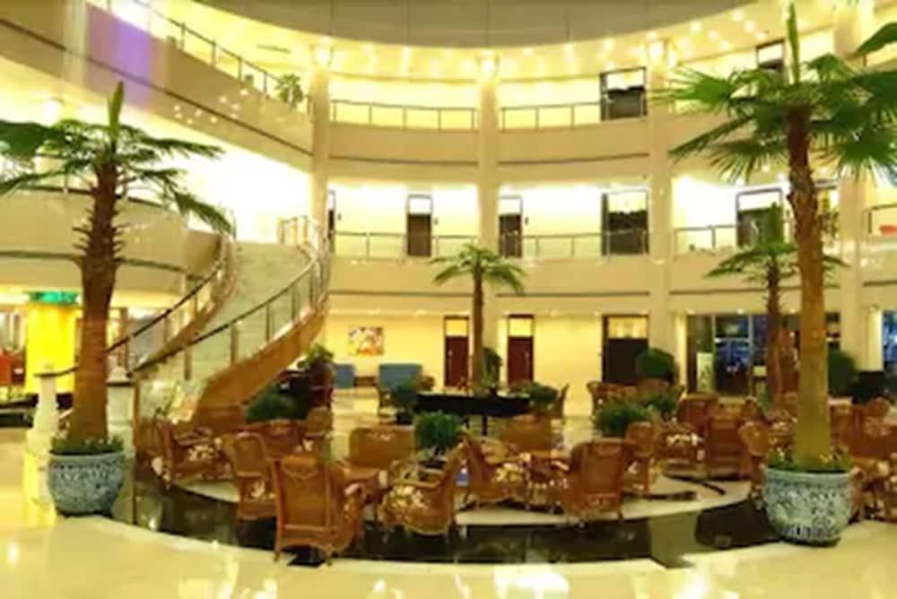 Hongyi Hotel Ухань Экстерьер фото