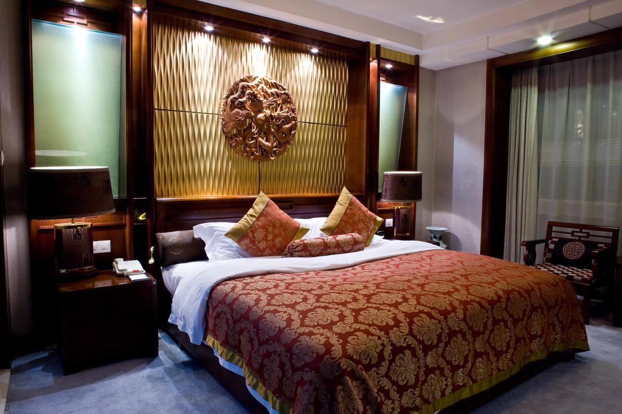 Hongyi Hotel Ухань Экстерьер фото