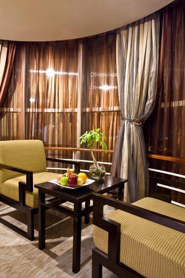 Hongyi Hotel Ухань Экстерьер фото