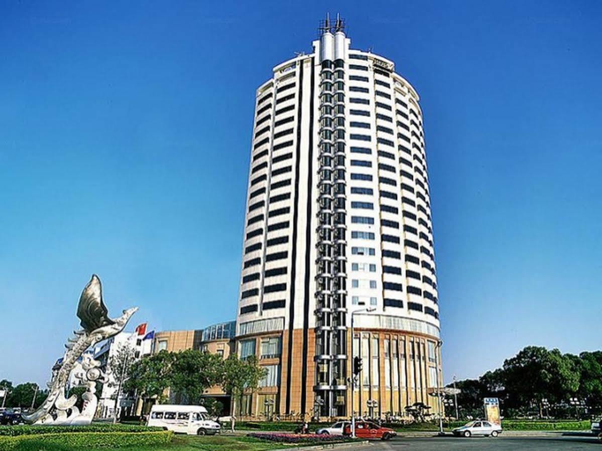 Hongyi Hotel Ухань Экстерьер фото