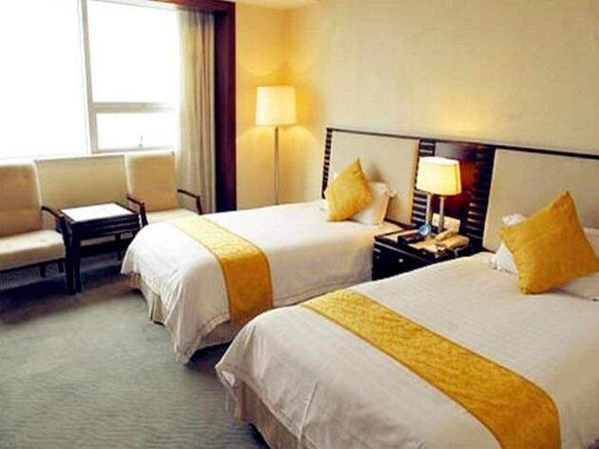 Hongyi Hotel Ухань Экстерьер фото