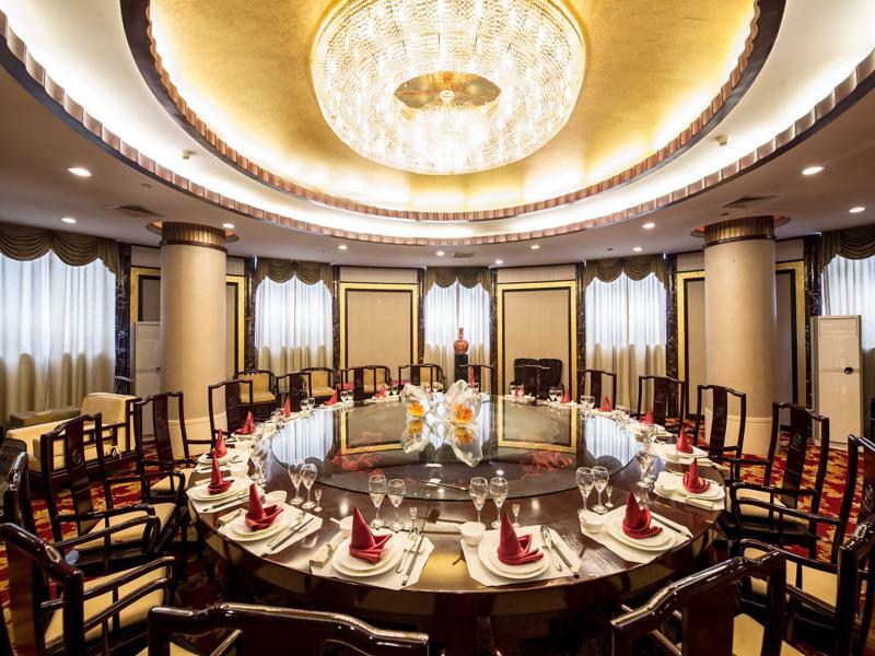 Hongyi Hotel Ухань Экстерьер фото